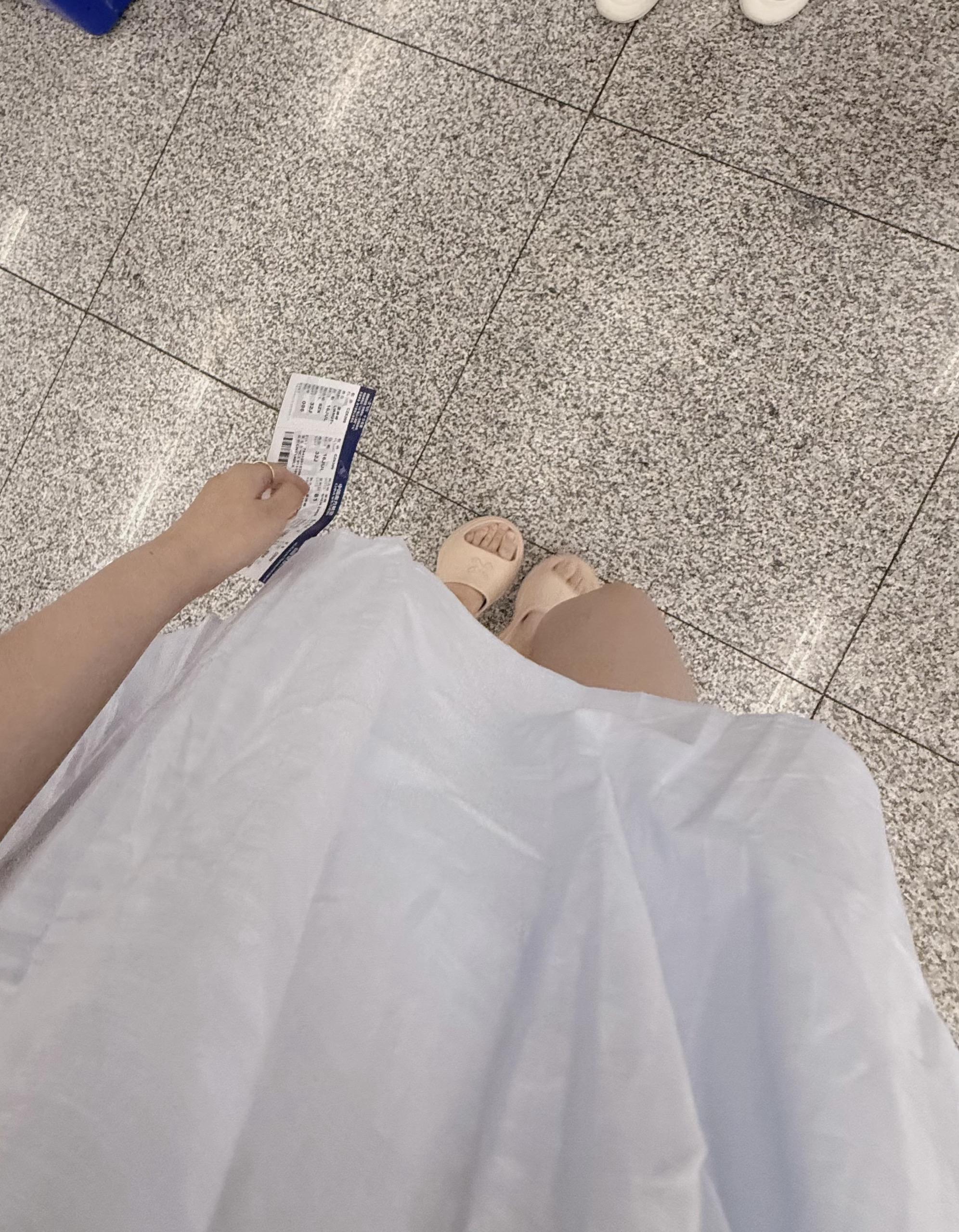 我的朋友 虽然我很穷 没什么钱 但是我有手有脚 我可以跑过来花你的吗？