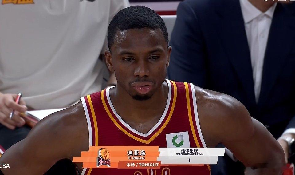 辽宁男篮不敌山西惨遭两连败，赵继伟最后时刻拼了老命了，连续飙进三分，可惜还是没能