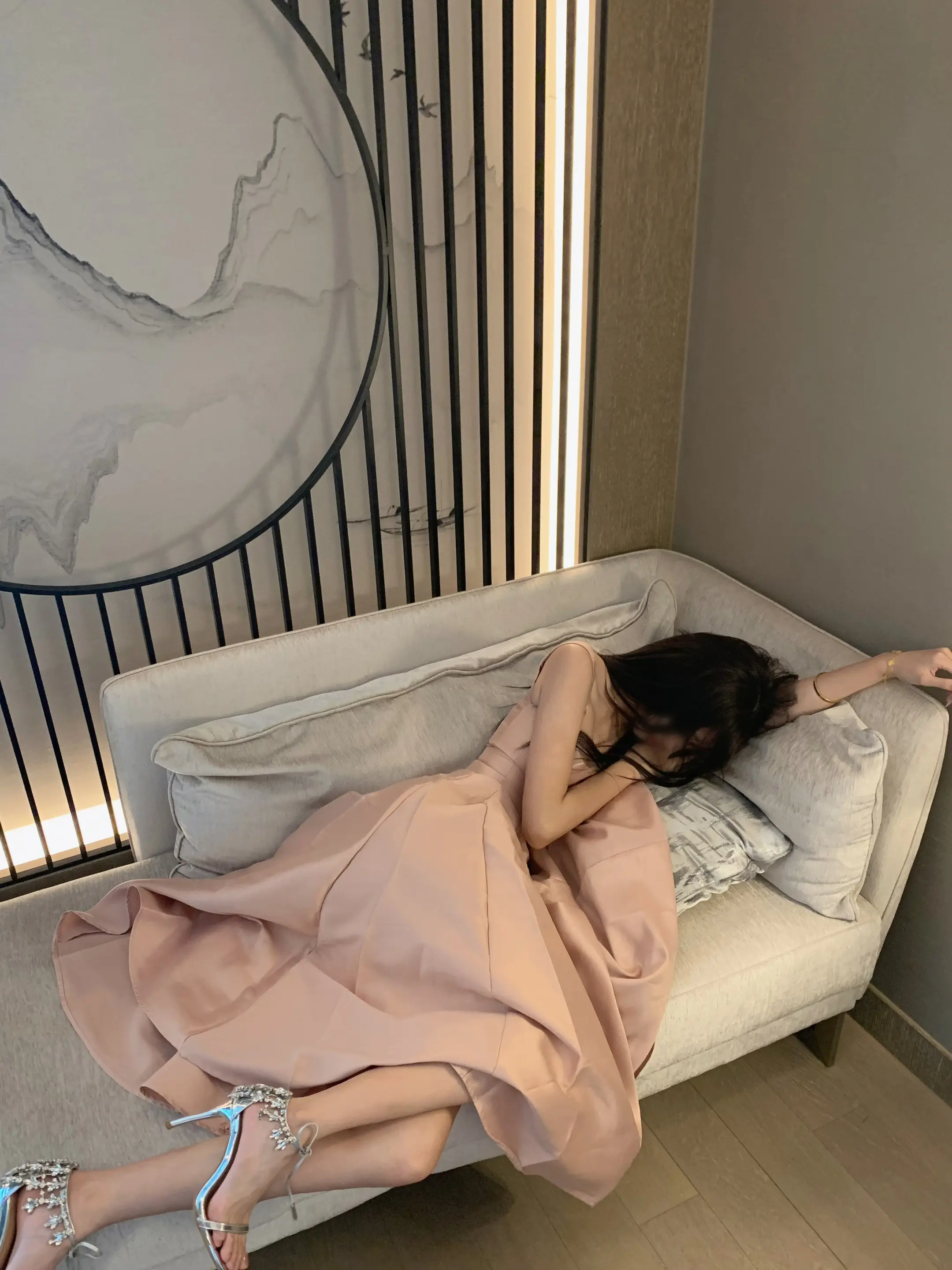 那时总说长痛不如短痛 但是现在看来并不是 只要有过真心时刻 无论多久回...