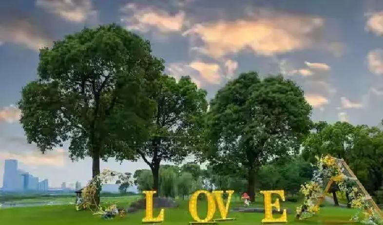 中年女性进入更年期后，很多夫妻关系开始出现明显裂痕。数据显示，中国女性平均绝经年