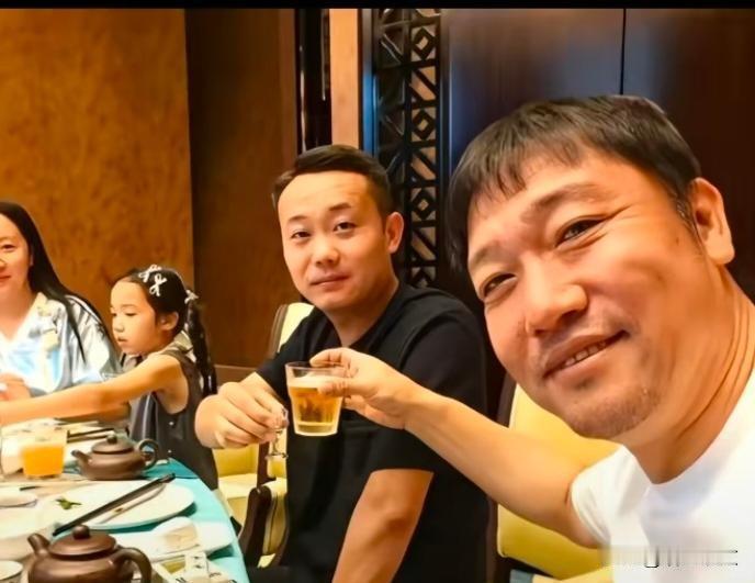 贾冰这次塌房不塌房，不敢说但有一点敢肯定那就是，以后他再也不
贾冰这次会不会人设