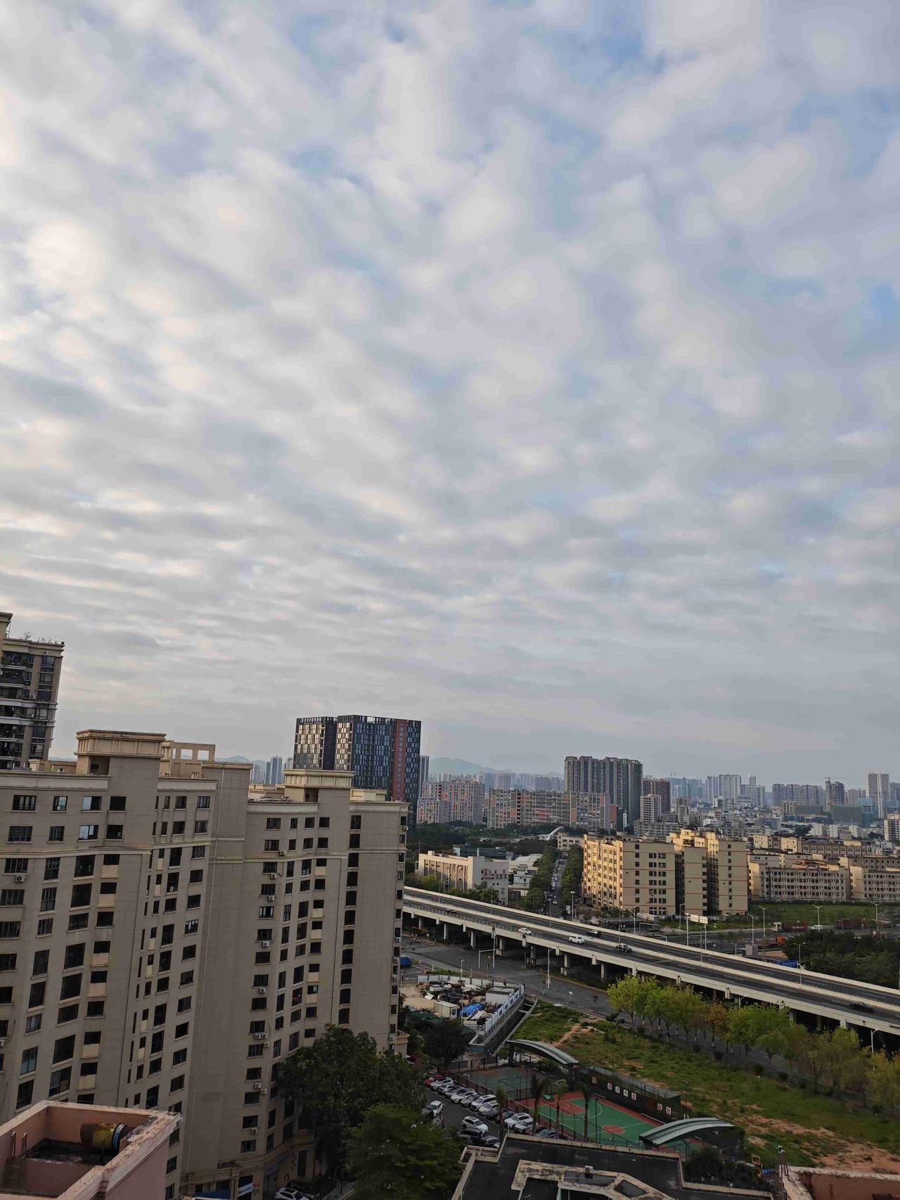 我的今日状态：😁轻松愉快
我这里的天气：⛈️雷雨：深圳今日有雷雨，气温20度到