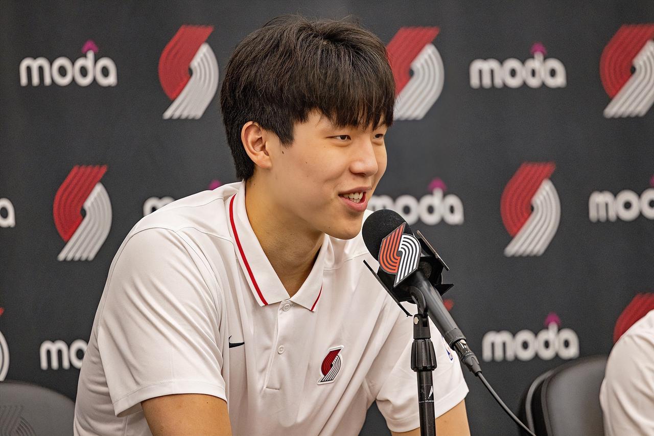 杨瀚森：就打球而言，NBA的对抗或许比CBA的对抗更“文明”。
马布里：小杨说得