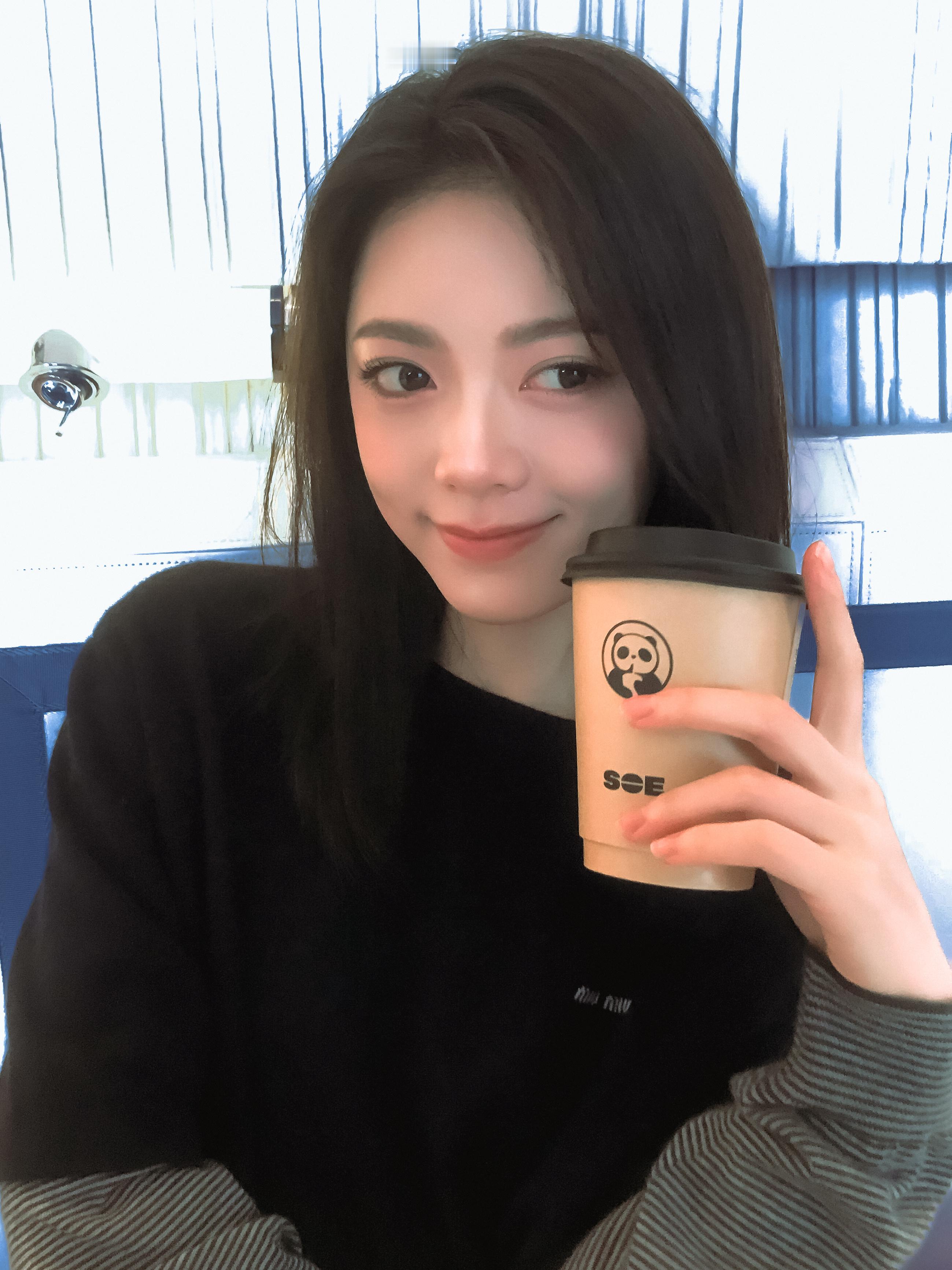 赵今麦 代言人好美漂亮捏 嘻嘻嘻 ​​​