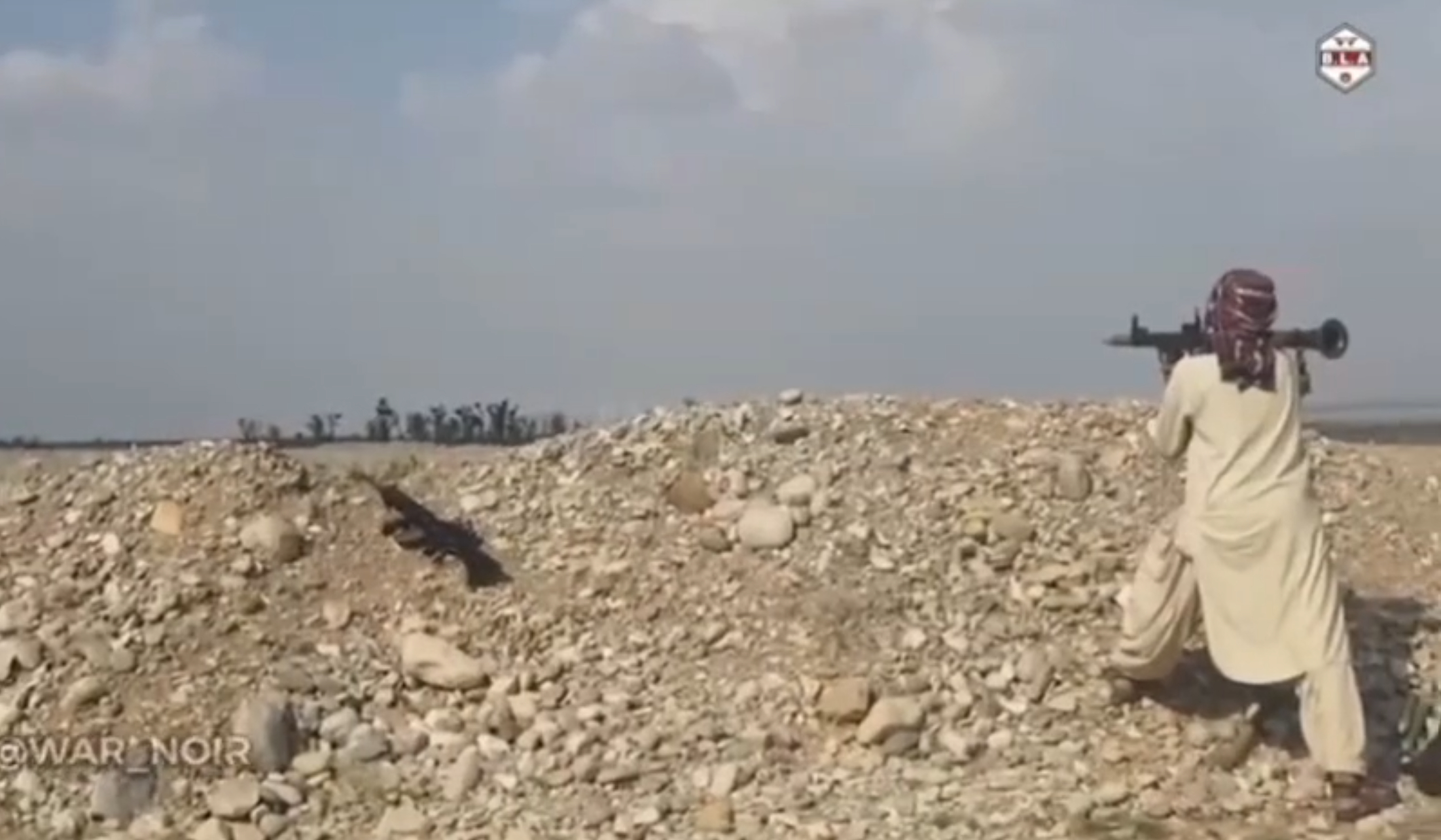 烽火问鼎计划每天认识一件兵器 伏击巴基斯坦军队的“俾路支解放军”游记小队的单兵装