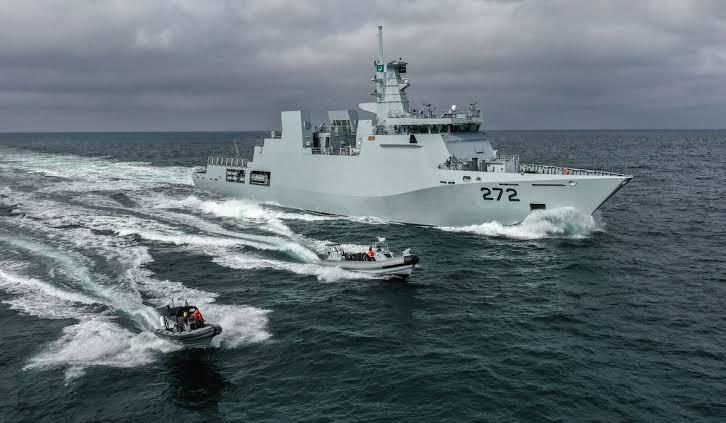 突发！阿曼湾商船遭不明投射物袭击起火，巴基斯坦海军紧急驰援。
　　4月14日，中