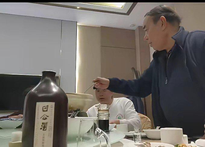 贾平凹又整新活儿了。

这回不是什么新书发布，也不是拿了什么国际大奖。是他那款私
