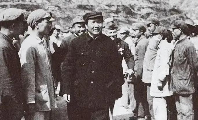 1959年毛主席因嘴被烫伤，见到卫士李银桥后为何大声询问：你是干什么工作的？
1