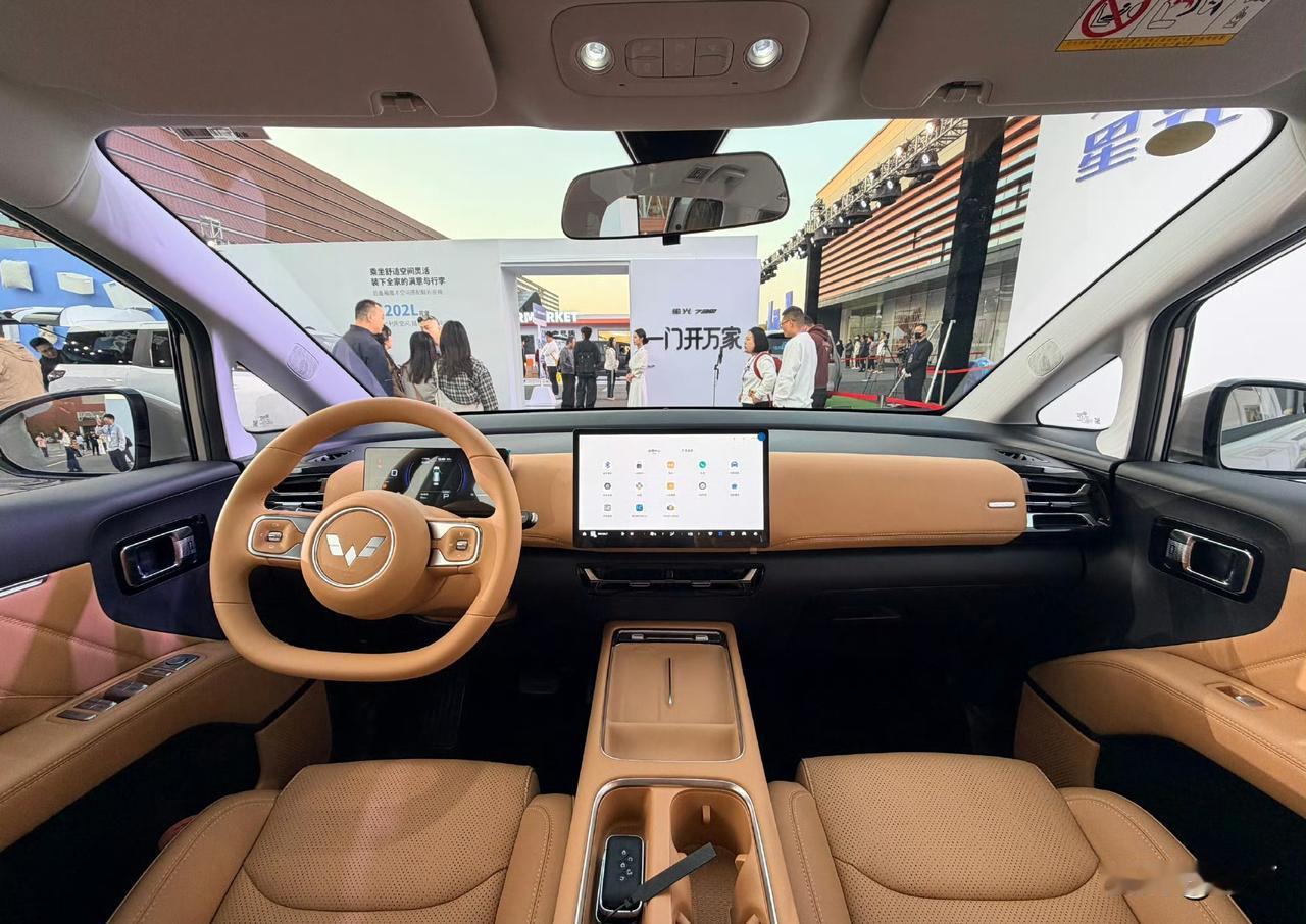 7.1万，五菱星光算不算甩桌子？

因为他这是一个很大的MPV，严格意义上来说，