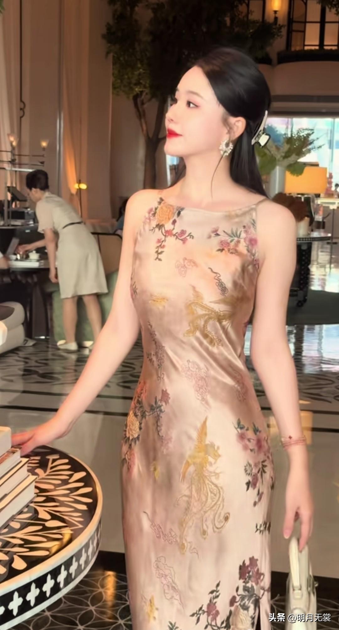 锦衣华裳，玉人如花。
