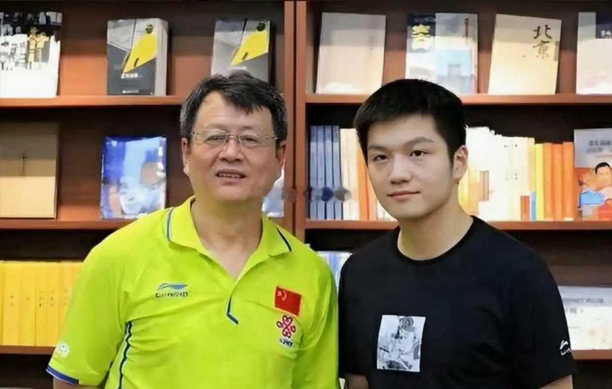 【樊振东转会时吴敬平承诺一定去德国】8月3日，樊振东恩师吴敬平教练发文，10月初