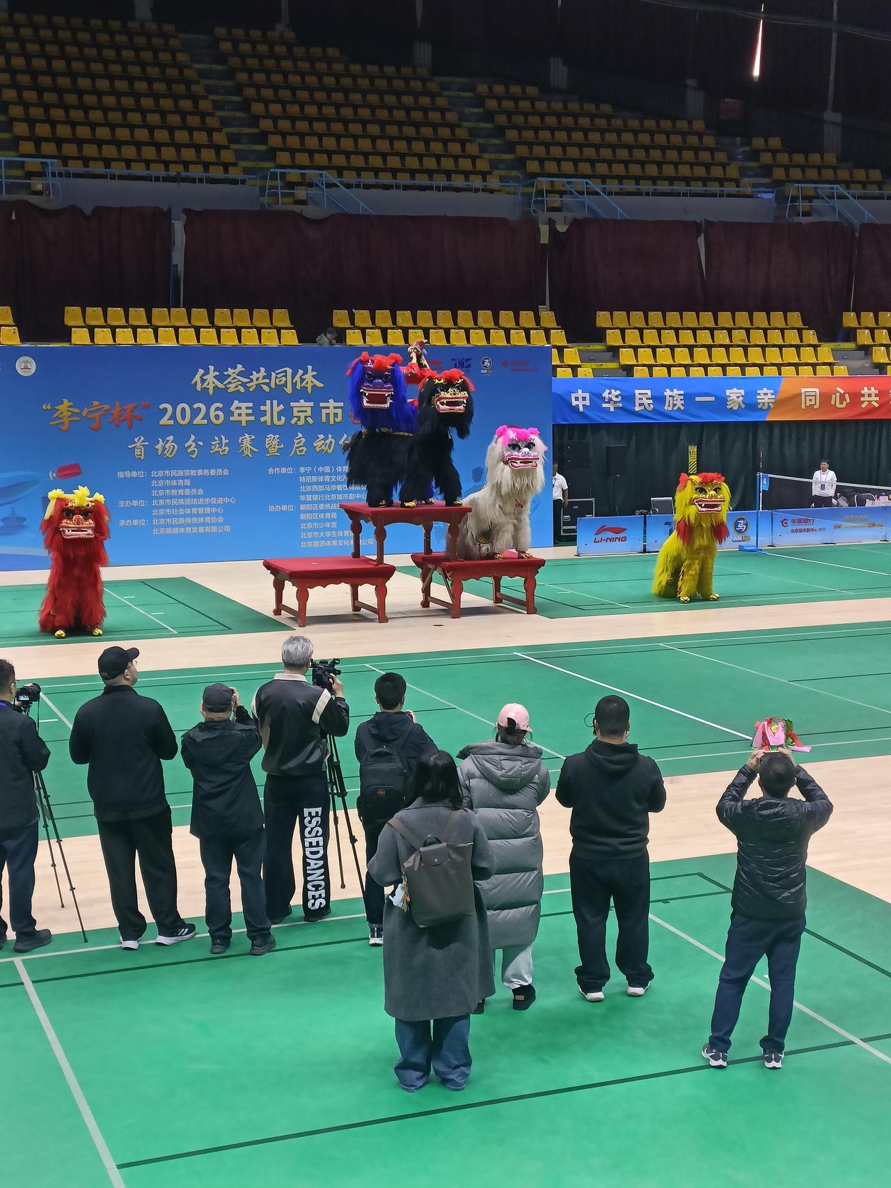 记录我的2026北大学生五种颜色的舞狮表演寓意深远