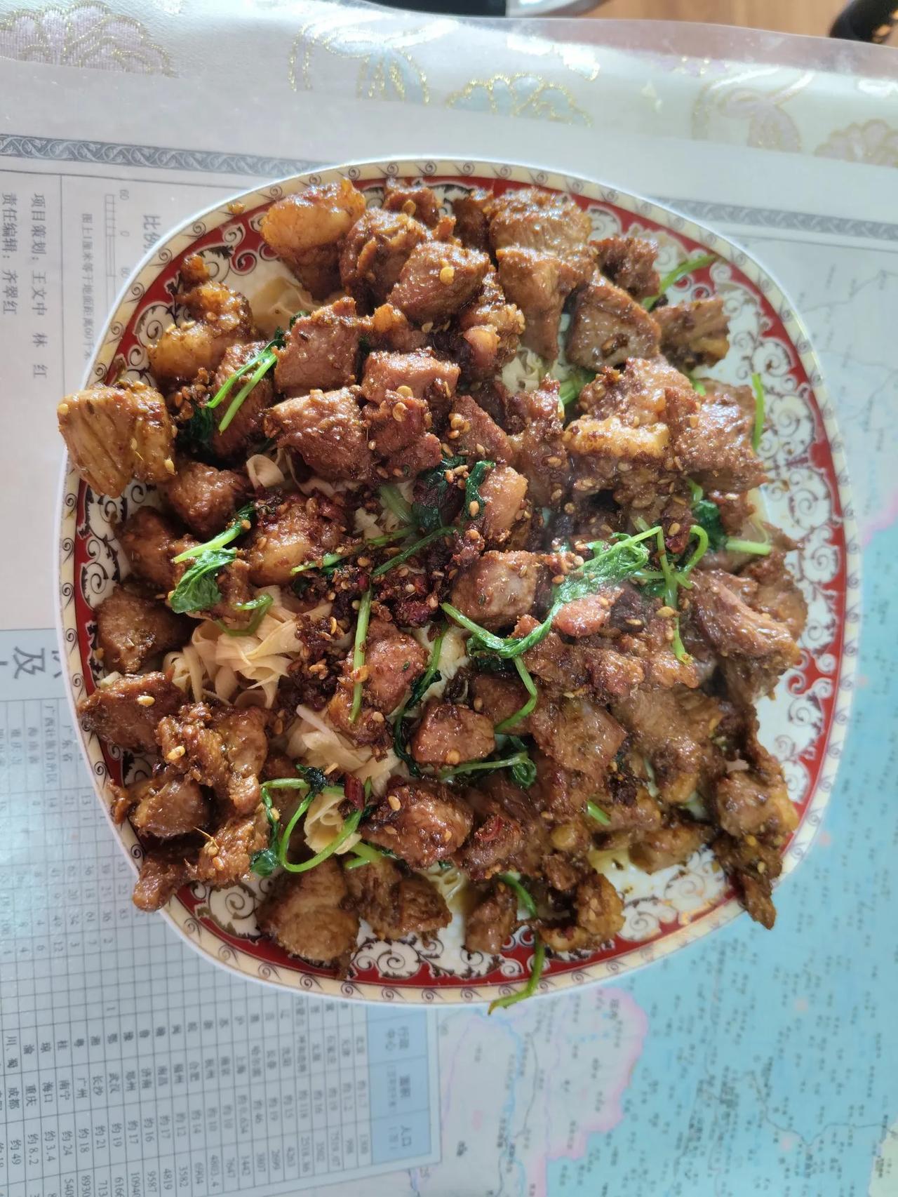 上传一张相册里的菜谱晒晒我家的年夜饭，姑娘姑爷子齐上阵，满满幸福感。