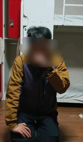 一个22岁的中国女孩，在韩国的青旅里醒来，发现自己的身上、脸上、头发上全是别人的