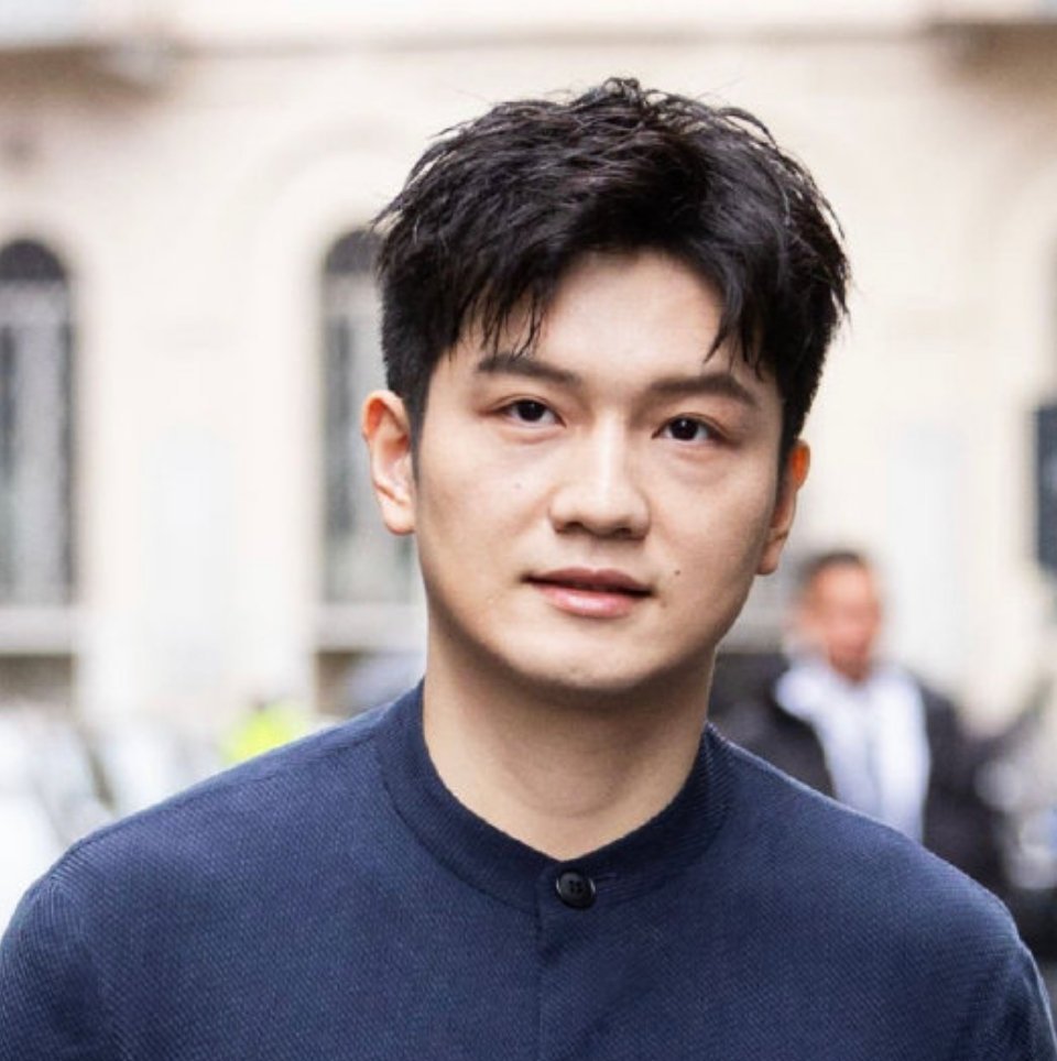 窝珠g社生图也太能打了 皮肤超好啊 除了自然的皮肤纹理之外 脸上肌肉走势全都非常