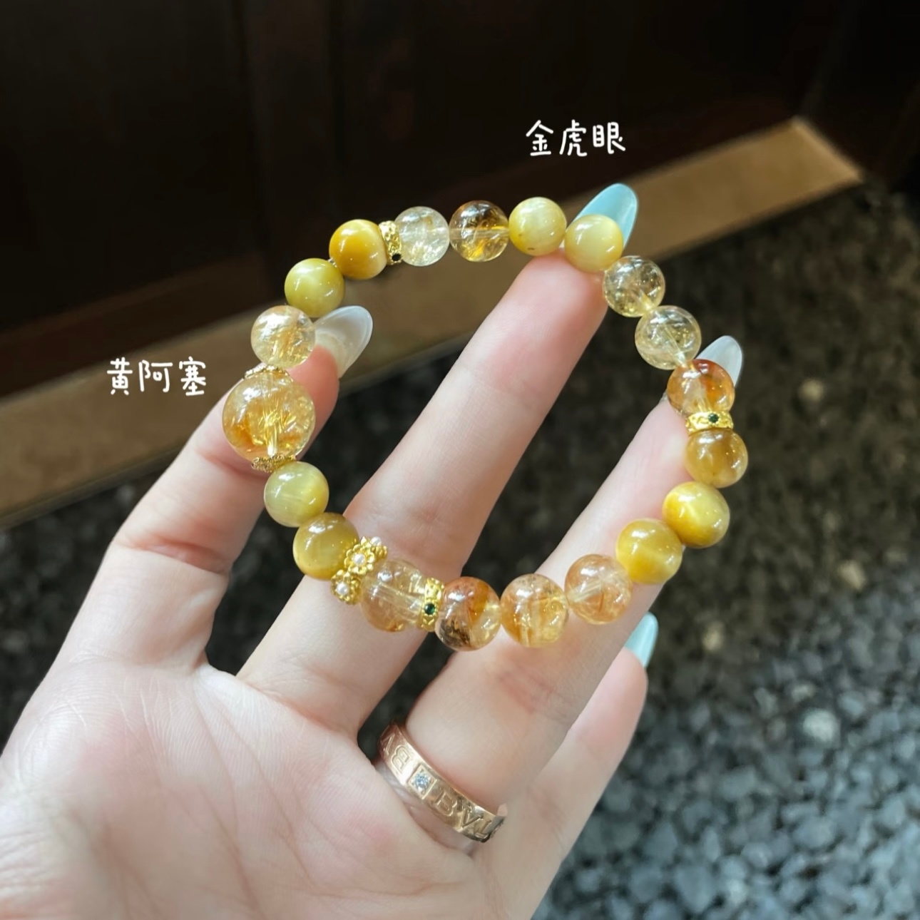 小宝宝们元宵节快乐[心][心]抽两个宝宝送水晶手串 是我自己很喜欢的一款 也有很