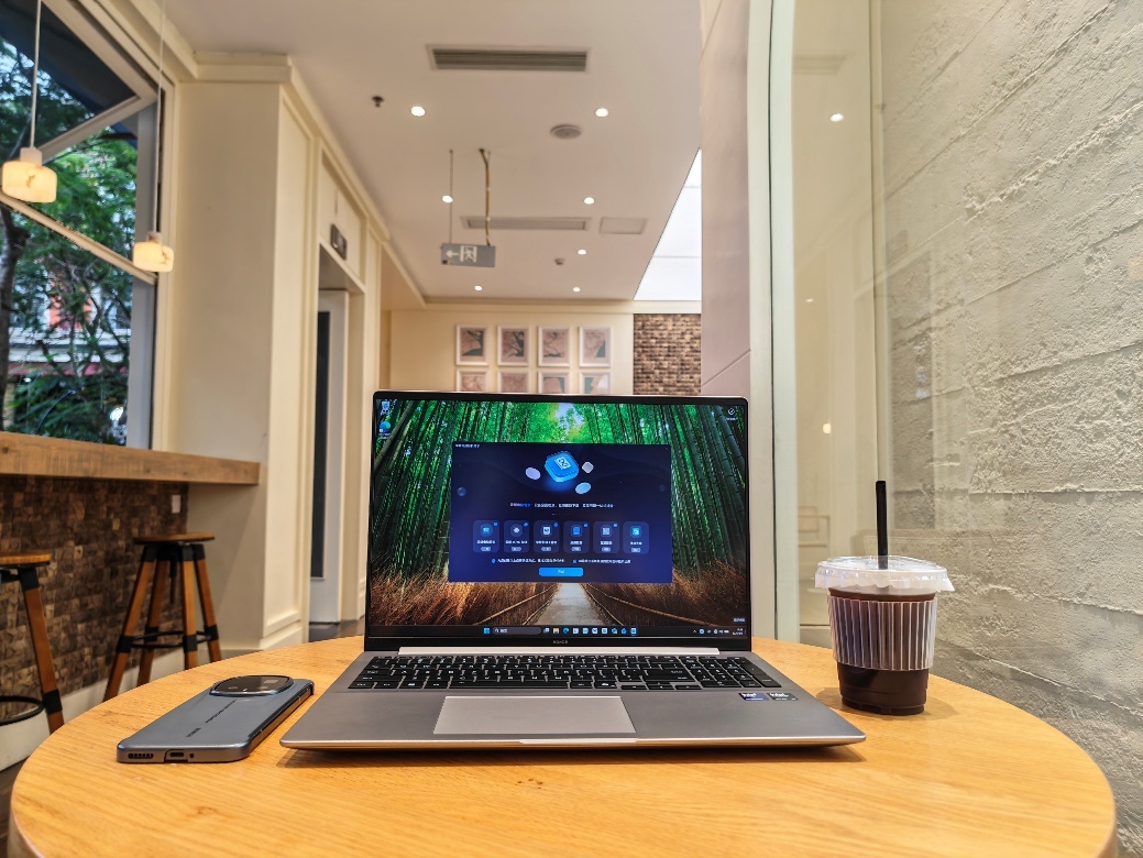 荣耀这个月的本好多，从低到高全价位段覆盖我觉得这样挺好，各种需求的小伙伴全能满足