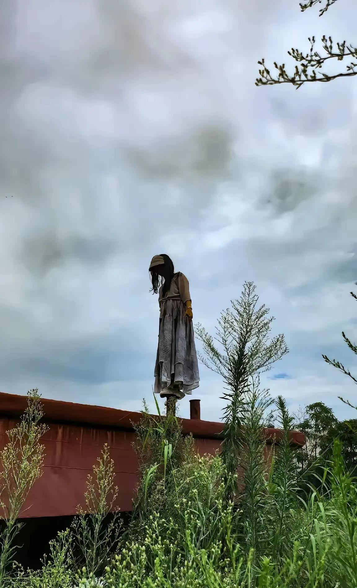 网友:
女人变心比翻书还快，开开心心拍了张照片，她竟然闹分手！
错在哪了？这是为