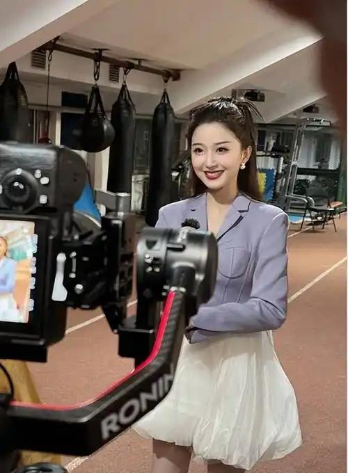 2026年央视春晚，39岁的刘心悦作为新面孔登上主会场舞台，一夜之间爆火涨粉，成