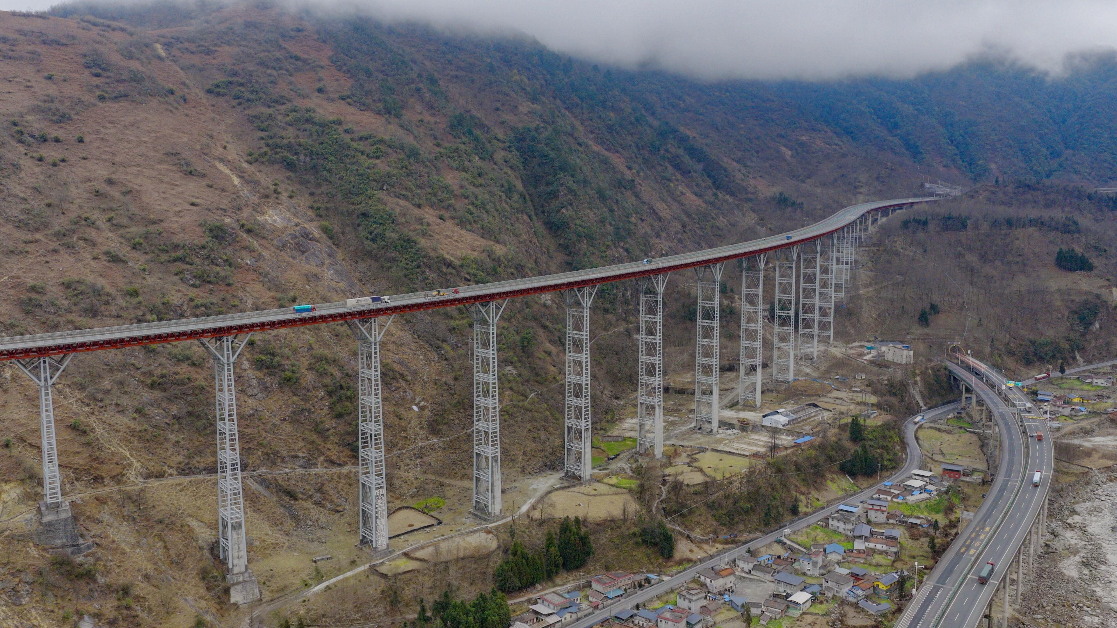 极氪回应中铁建邀请 “基建狂魔”中国铁建和极氪联动了，极氪8X与中国铁建邀您一起