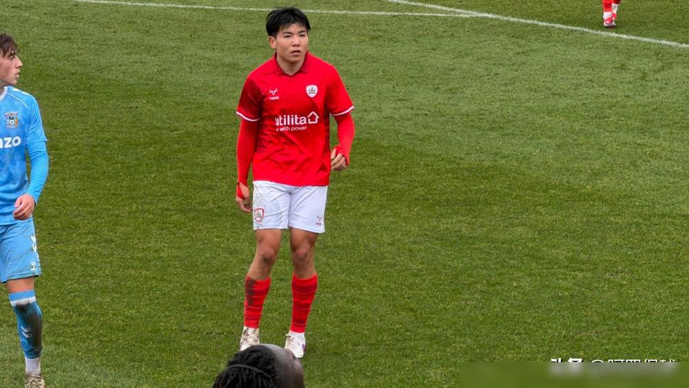 爆！徐彬拿了英超劳工证，身披狼队战袍，却只能在英甲梯队“打杂”？
 
狼队当年砸