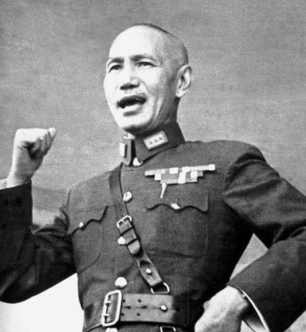 1935年王家烈交出所有兵权，蒋介石赏赐三万银元让他外出散心，刚登上专机，蒋介石