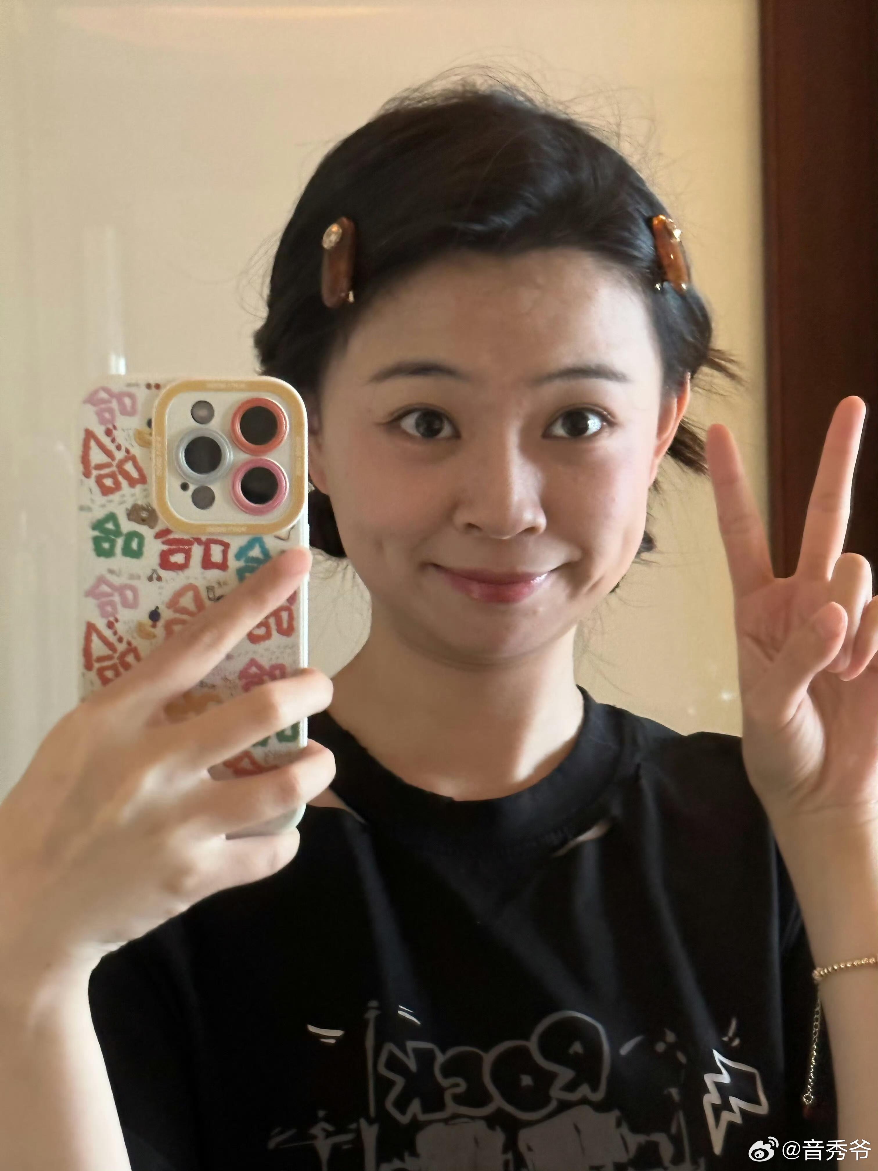 喜人的女性力量杀疯了 房主任、王男、李逗逗真的太戳人，舞台上清醒又有底气，信箱回