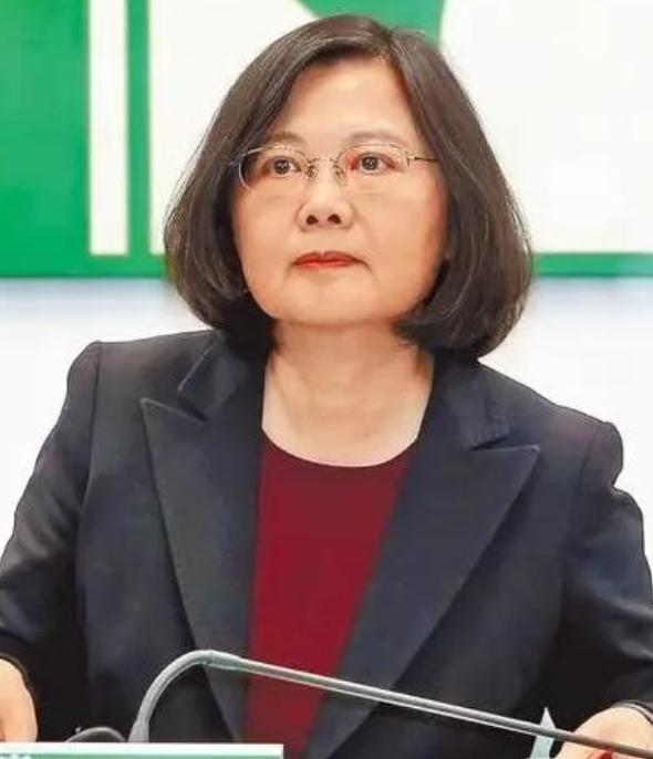 美国慌了？惊觉中国根本没打算“武统”。什么航母、导弹、围岛演习，全是障眼法？不，