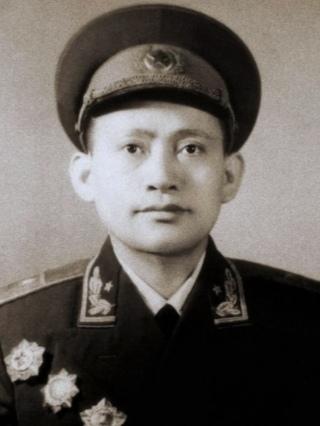1952年，时任华北军区干部部副部长的甘思和（1955年被授予少将军衔）处理完公