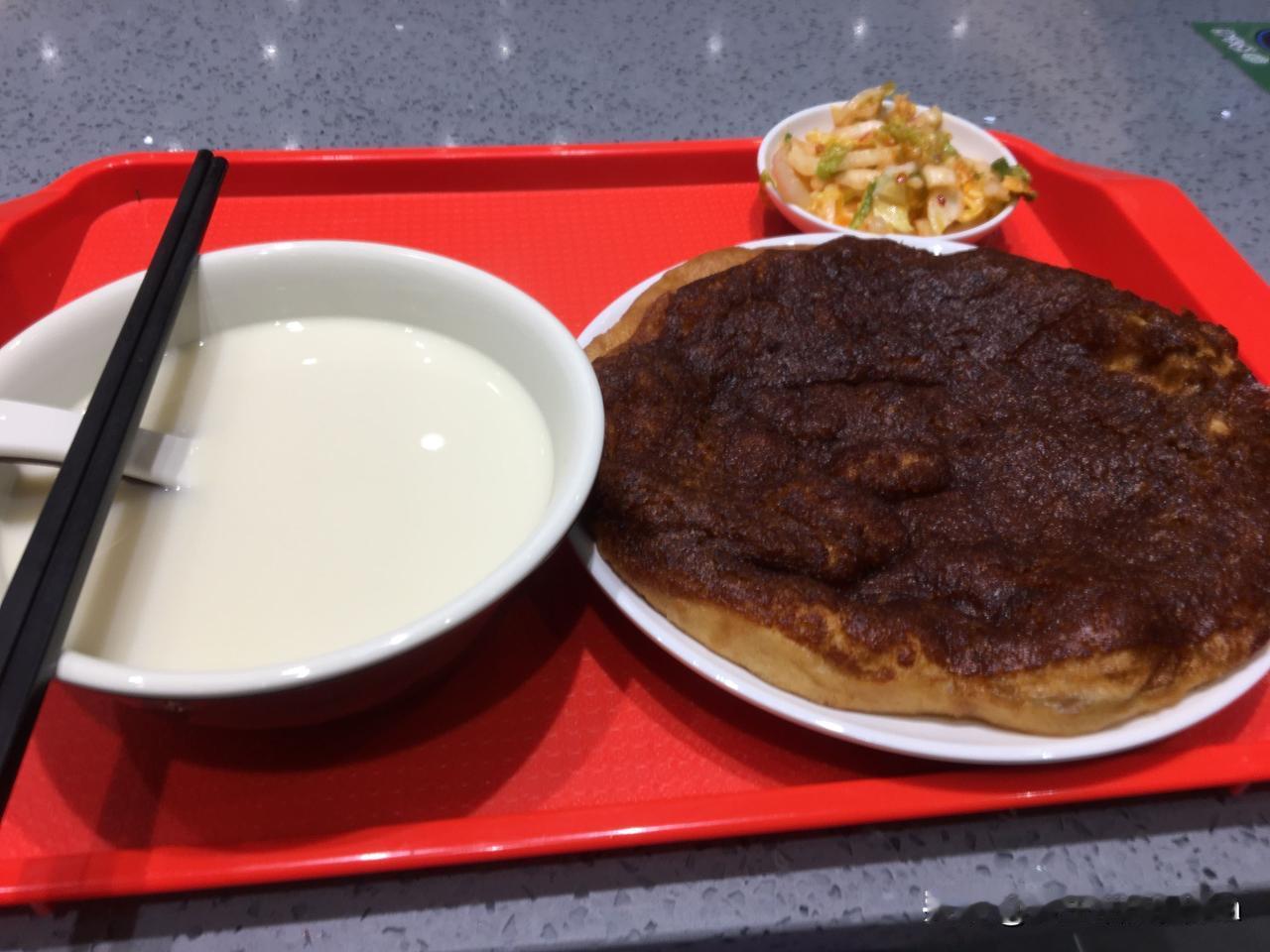 早上才5点手机突然响起，哎，吵醒了我就再也睡不着了，干脆起床。

才6点就出门散