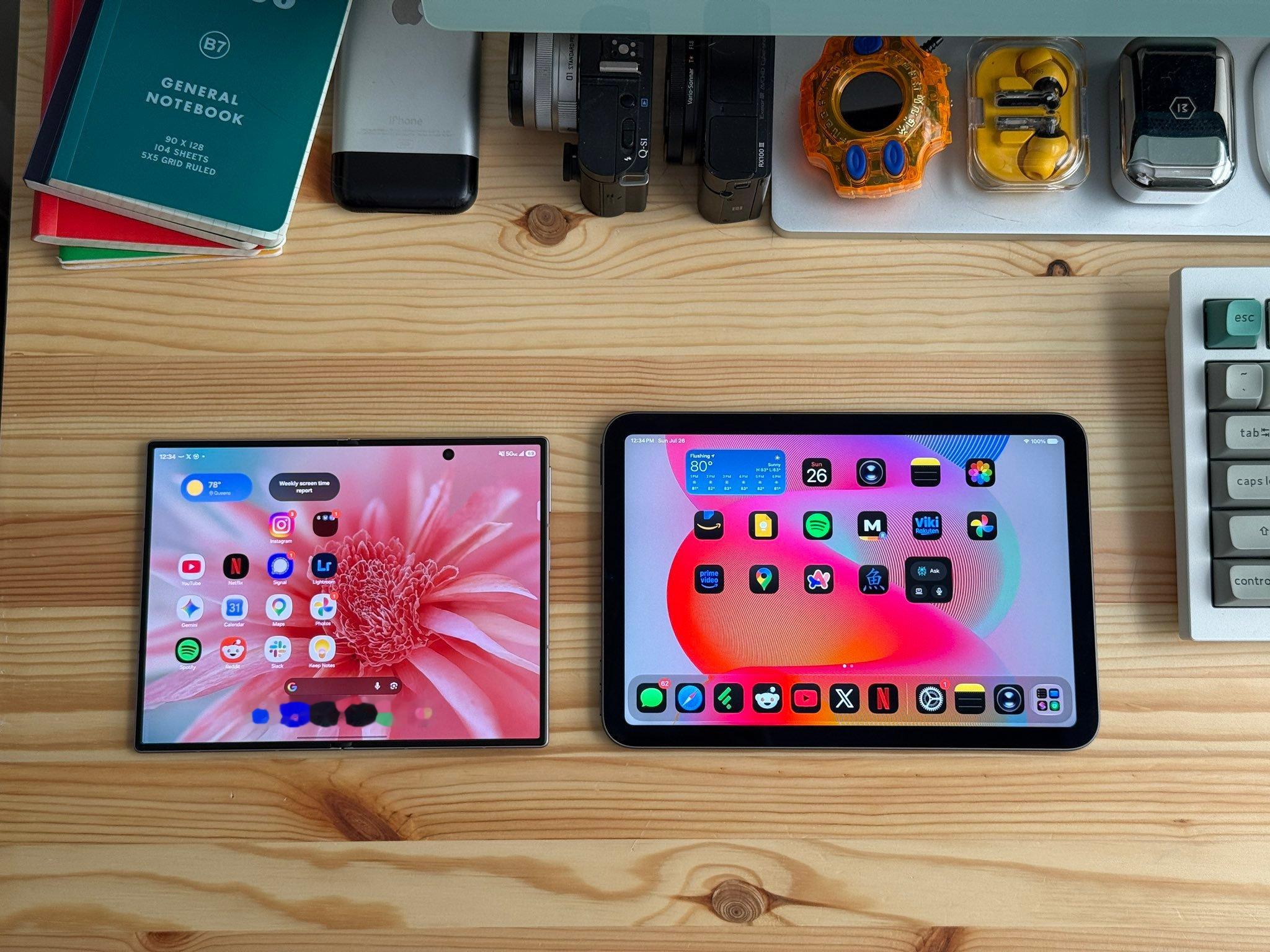Galaxy Z Fold8 对比 iPad mini 后者的边框在机身和屏幕防