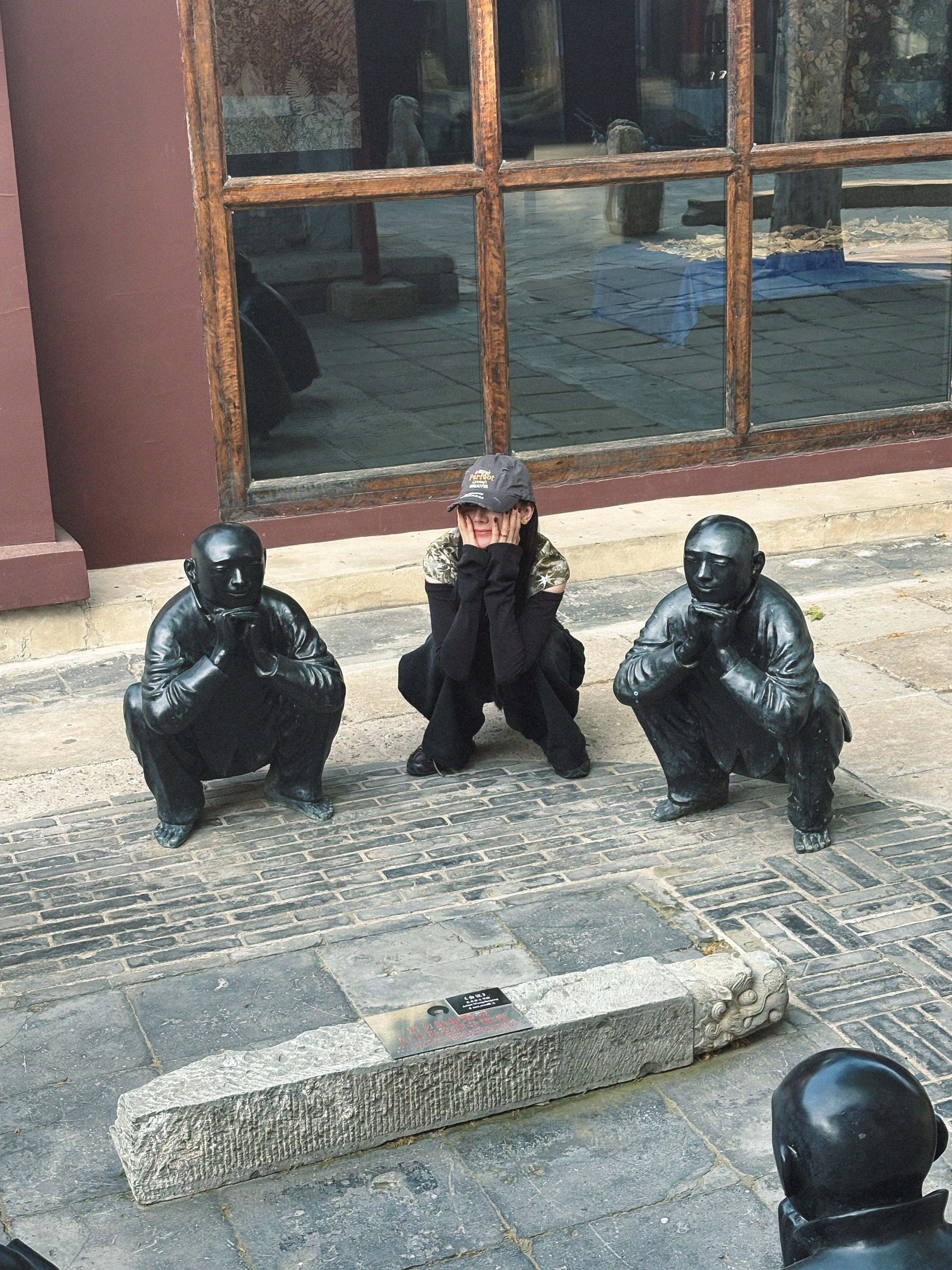 迪丽热巴卫蓝牛仔大衣黑丝造型迪丽热巴[超话]在复制粘贴的时代，你是手写的诗[鲜花