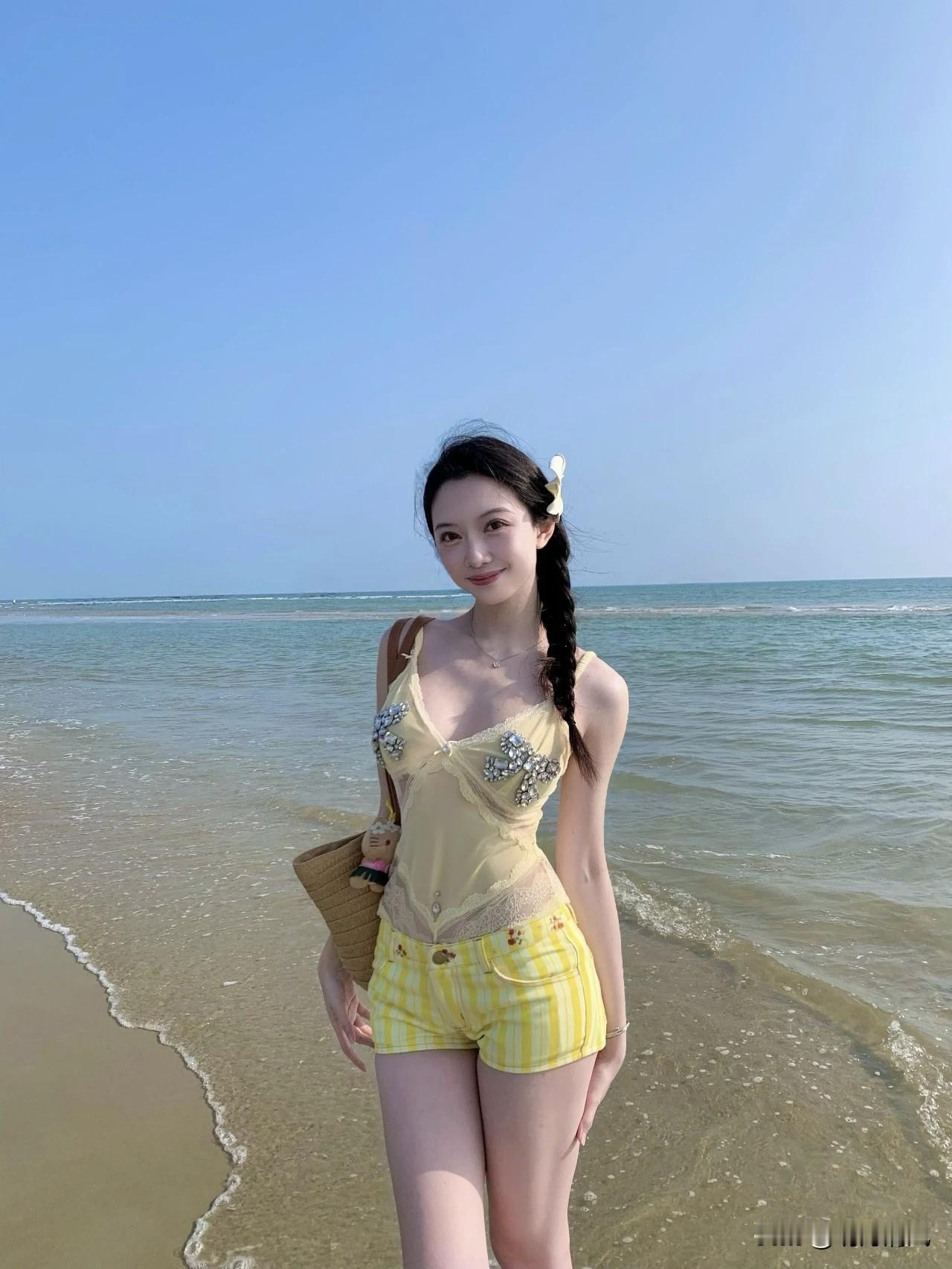 海边拍照，最怕的就是——海风呼呼吹，人却像个木头一样杵在那儿。🌊上周去海边玩了