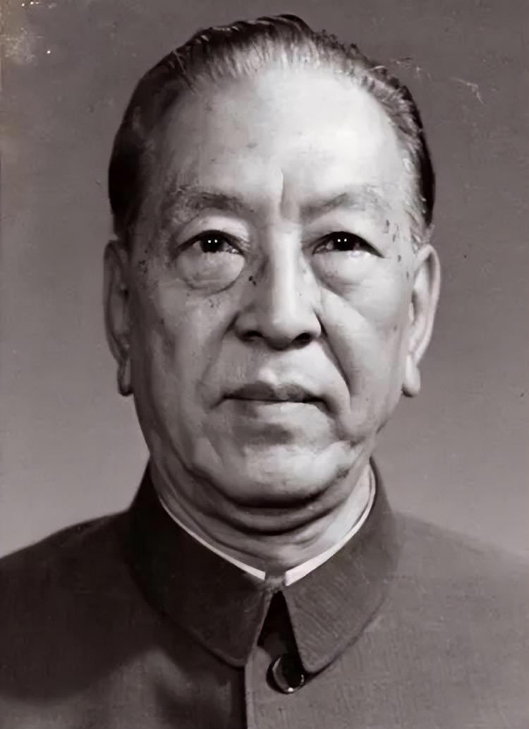 1969年耿飚发现，我国援助阿尔巴尼亚的化肥，被随意堆放在田间地头。另外还有其他