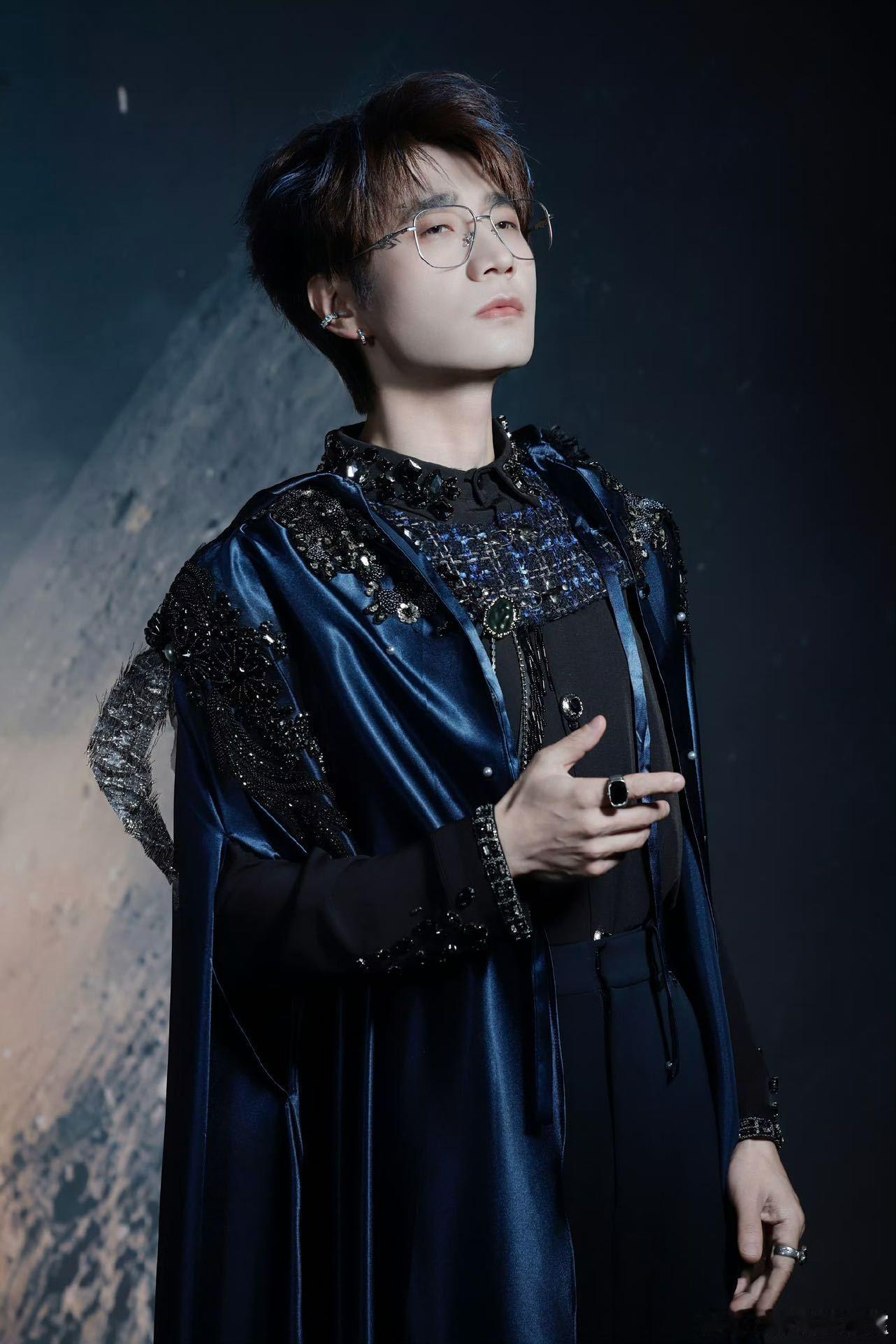 王铮亮直播王铮亮2025年巡演毕业 他在直播里说，最后一天和新年第一天都有新歌听