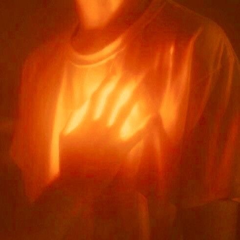 霉霉新专辑TS12 今日霉粉心情be like🧡： ​​​