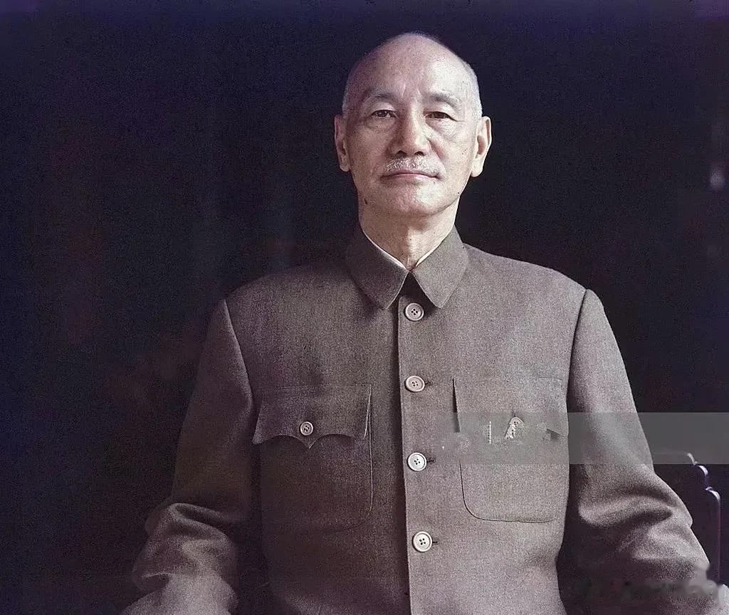 蒋介石提拔人三条不成文的规定：

一是，重用黄埔系出身的军人，因为蒋是靠黄埔系起