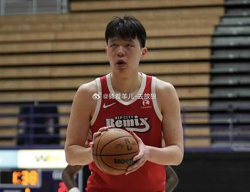 杨瀚森14分11篮板 杨瀚森9投6中拿到14分11板3助3帽，正负值+24全场最