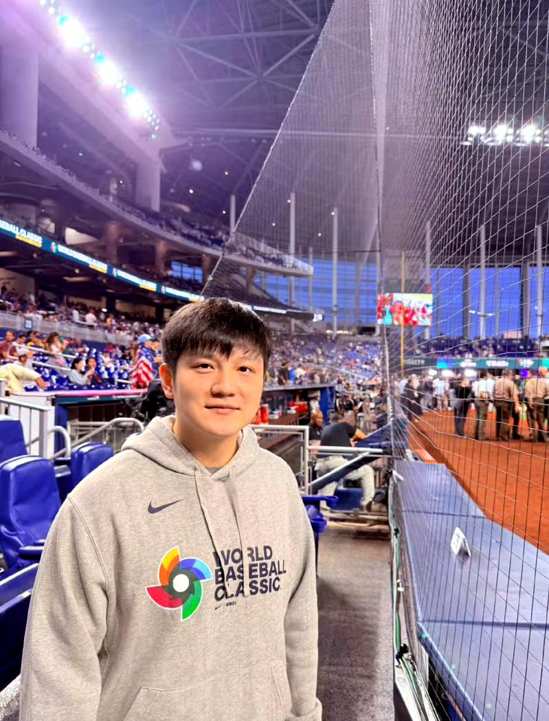 跨界观赛！樊振东空降迈阿密，现场见证棒球经典赛新王诞生
 
乒乓球世界冠军樊振东