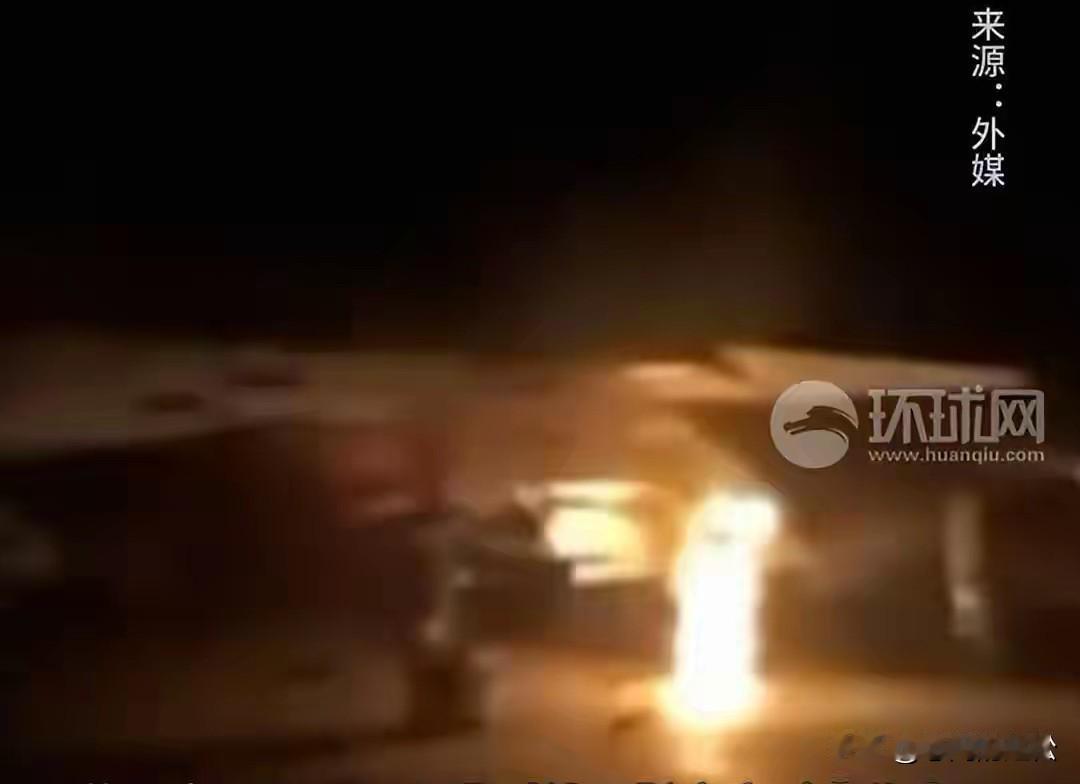 乌克兰也玩起了游击战！这事是乌克兰游击队干的，他们潜入俄罗斯境内一机场，放火烧毁