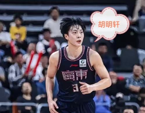 新一期国家男篮核心球员观察：五人构筑队伍中坚力量！
       随着2026年
