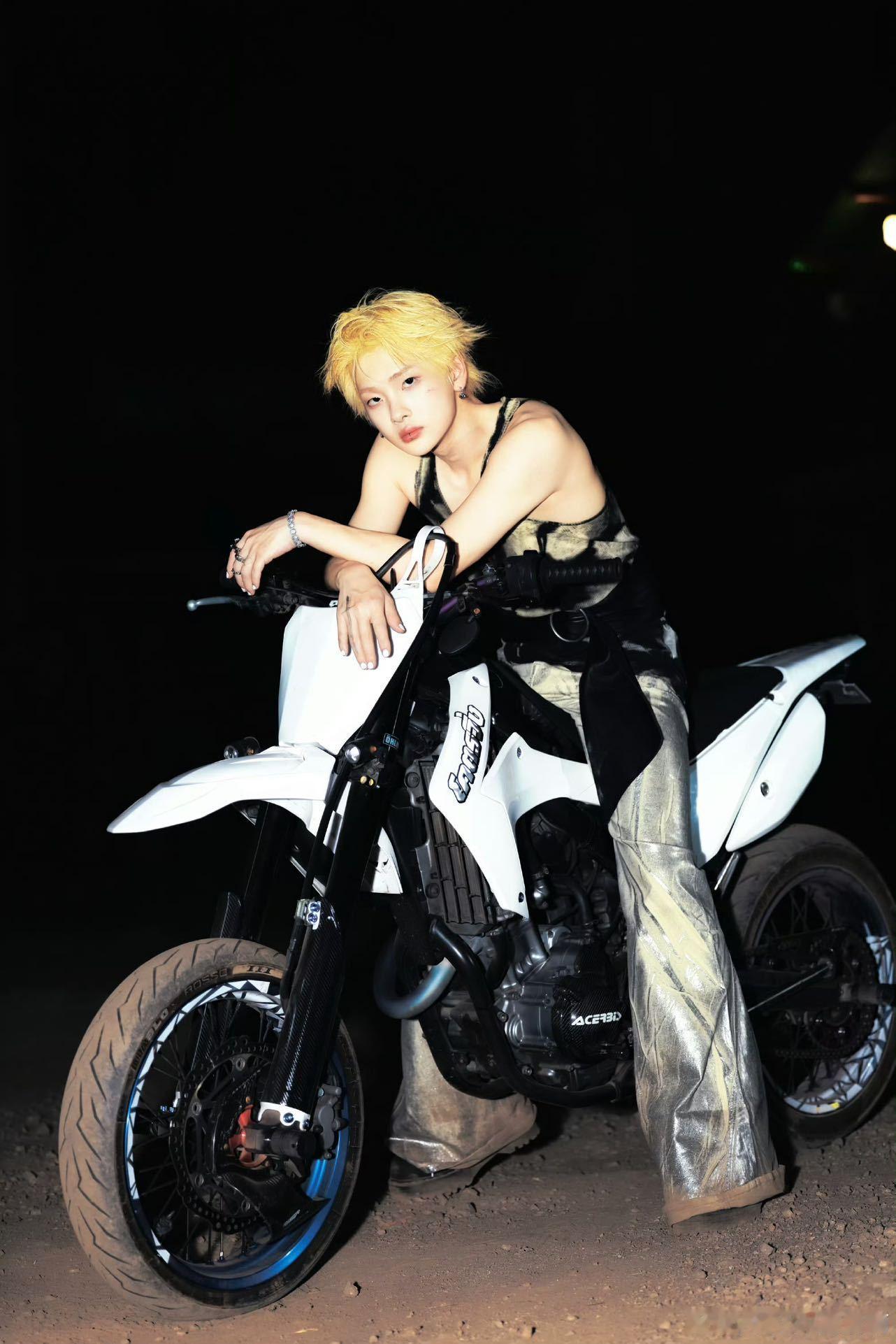 周震南MILLI跨国说唱顶级过肺 妈呀！周震南和MILLI开启跨国说唱合作啦！周