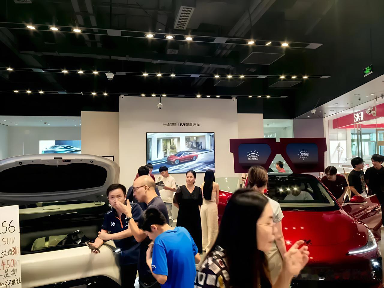 🔥2025成都车展太炸了！120+品牌、1600+款车狂炫西博城，首日直接爆改