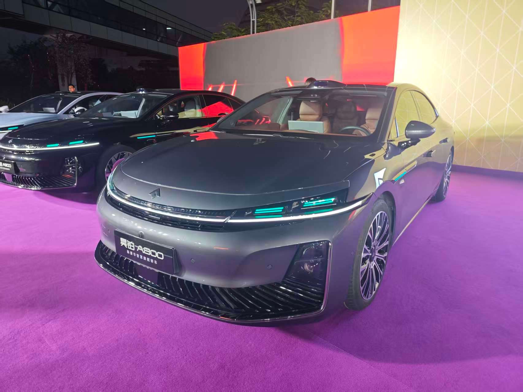 昊铂 A800 置换补贴价 16.48-27.48 万，上市即搭载最新的华为 8