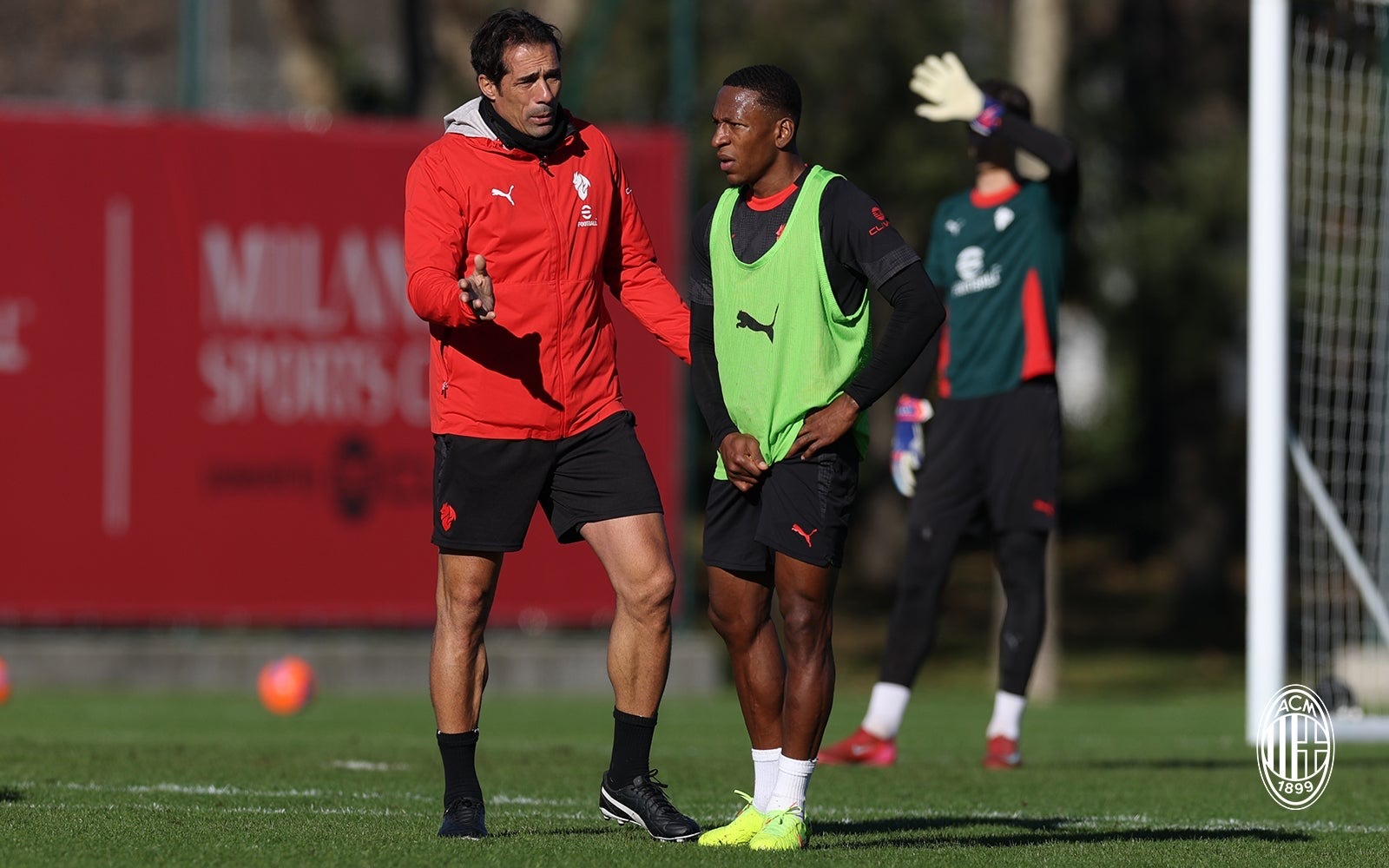 【训练组图】 🔴⚫️ 今日米兰内洛的训练备战。💪🏻sempremilanf