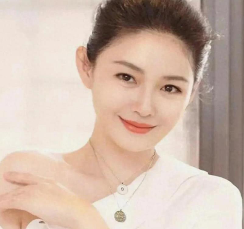 支持兰姐，一位快70岁的阿姨，这么辛苦的工作为了什么呀，一个前儿媳死了，关她多点