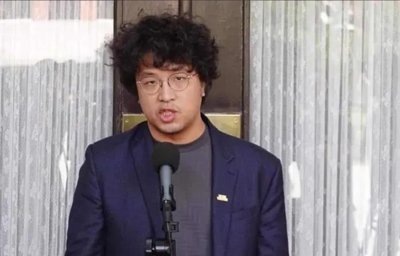 以为沈伯洋支持“台独”是信仰，没想到，全是生意！

说白了，现在对于“台独”分子