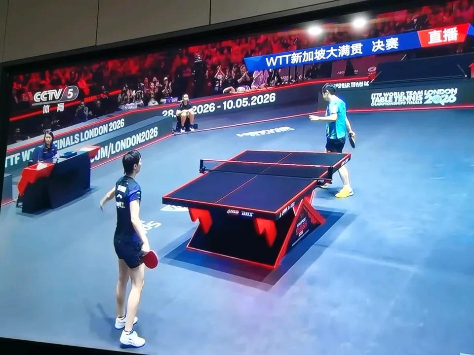 新加坡大满贯女单决赛万众瞩目
   莎莎曼昱同台献技场面火爆
   新加坡大满贯
