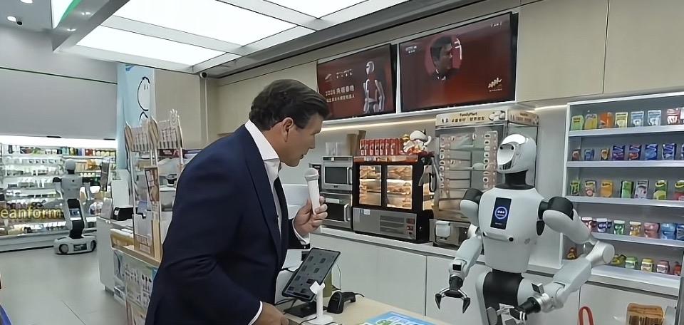 科技感十足！未来便利店里的机器人服务员！