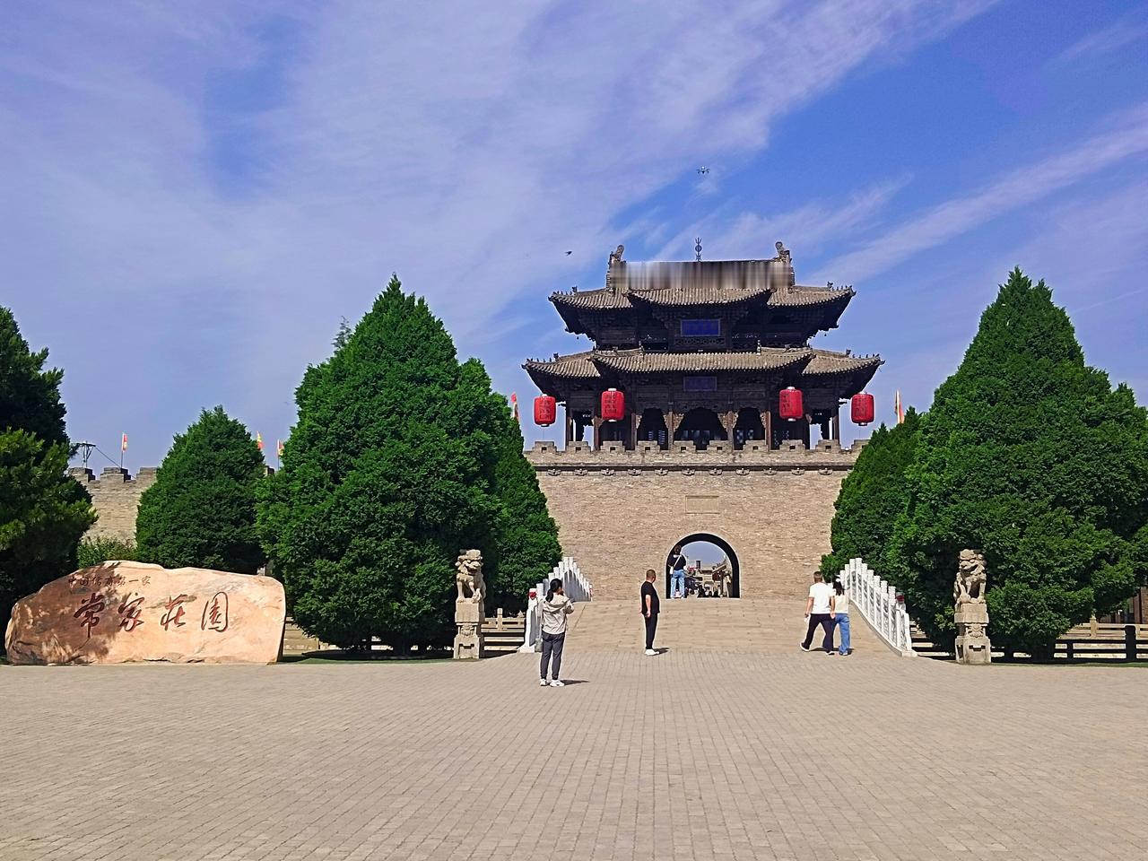 在医院规规矩矩住了一星期，哪儿都不让去，可把我憋得够呛。
早上起床，瞧见天色阴沉